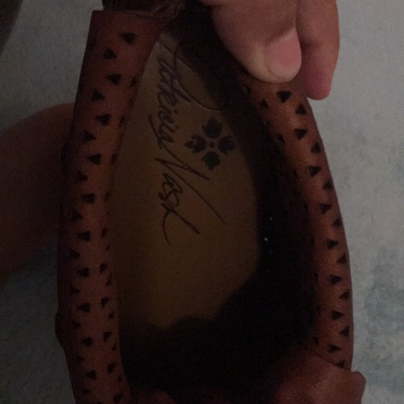 Shoes - Picture 4 of 4